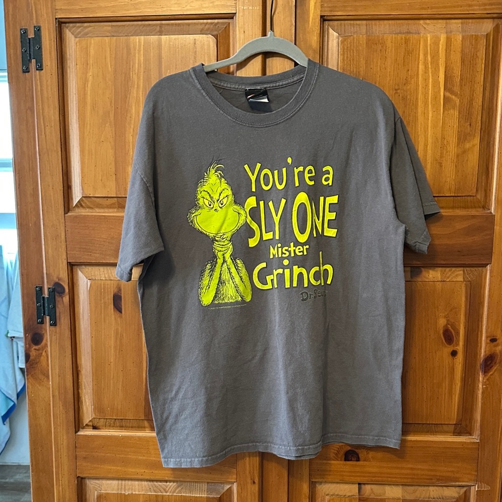 Dr. Seuss Grinch Sly One Gray Tee Men’s or Woman’s size L